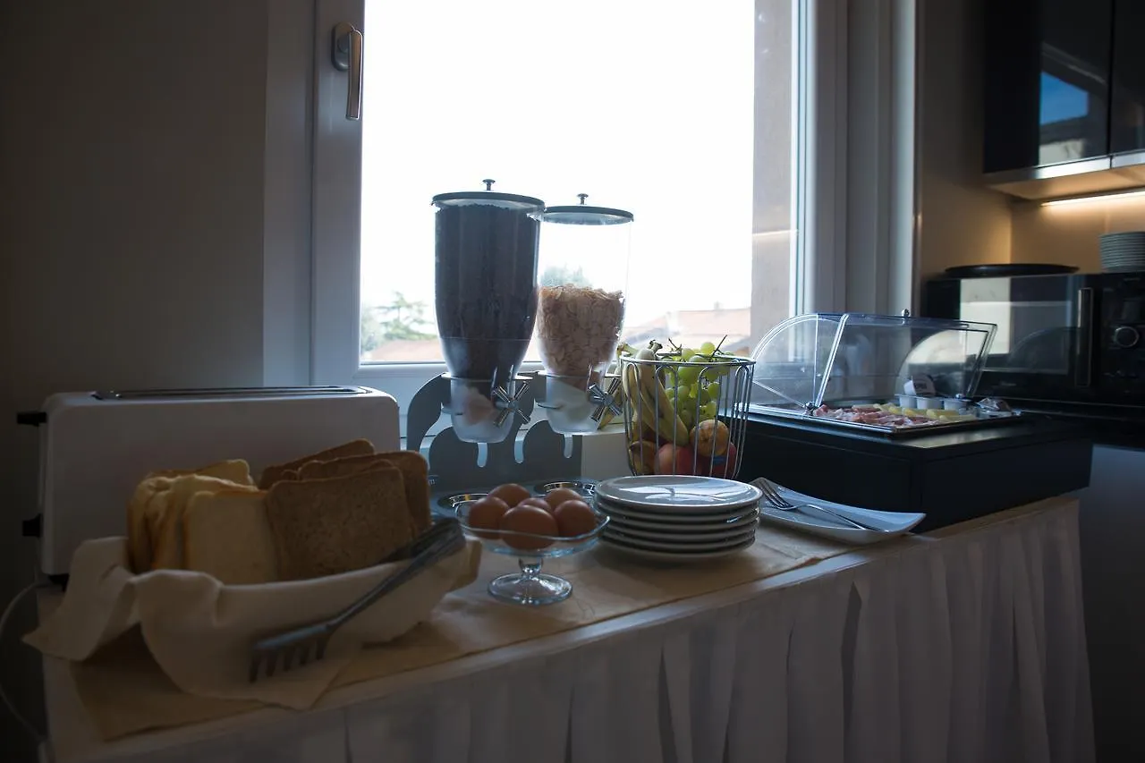 B&B Gardacharme Desenzano del Garda Bed & Breakfast